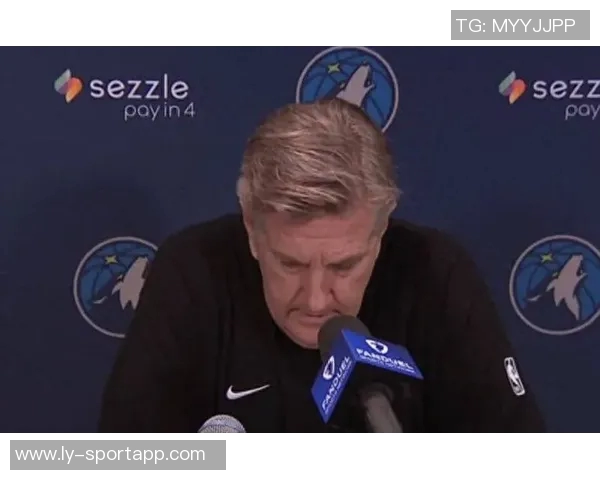 芬奇分析球队进攻节奏慢半拍换防不及时的问题