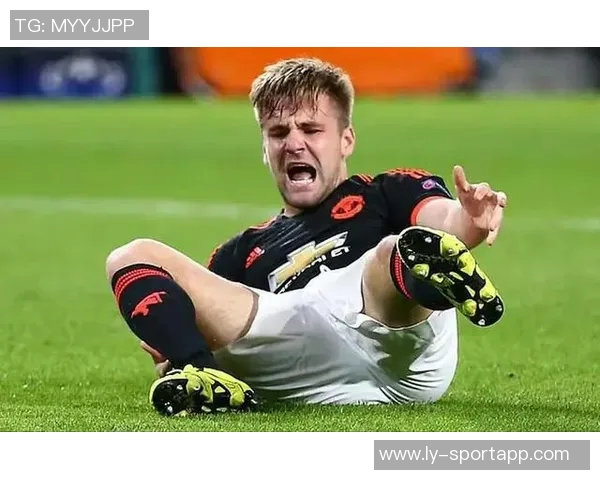 曼联旧将警告卢克肖懒惰或成双红会隐患萨拉赫将发起攻击